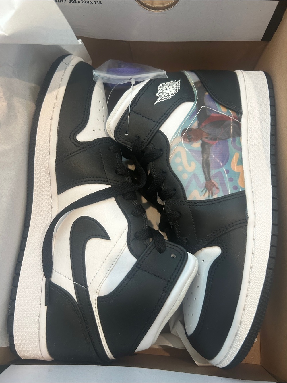 Brand New in box never worn Nike Air Jordan 1 Mid GS size 7 Youth = women 8.5